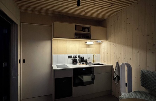 Berson Cabine | A unique & tranquil vineyard cabin nestled amongst the vines