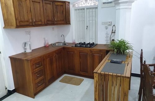 Negombo Villa | Une villa unique avec des meubles anciens en bois fascinants d'une beauté unique.