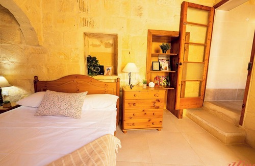 Santu Pietru Villa | A very charming traditional farmhouse in Gharb