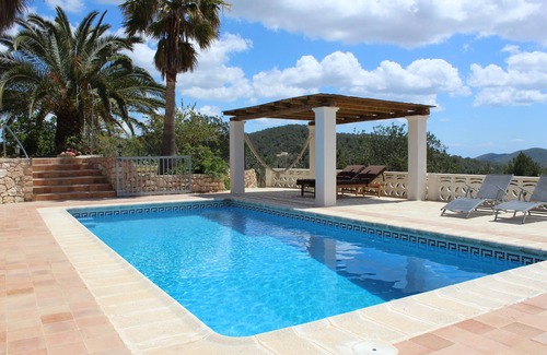 Sant Josep de sa Talaia Villa | Une villa idéale pour les couples et les familles, piscine fermée et WiFi, barbecue et vue panoramique
