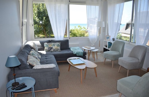 Donville-les-Bains Villa | Une villa à deux pas de la plage.