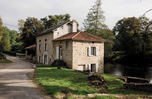 Bussiere-Poitevine Maison | Moulin à eau aux bords de la Gartempe, calme, repos et retrouvailles !
