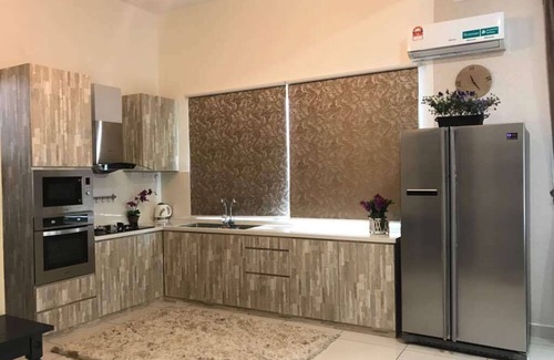 Johor Bahru Maison | Une maison de 3 étages bien décorée près du point de contrôle frontalier Malaisie-Singapour.