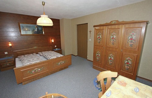 Ausservillgraten Appartement | A well kept holiday home, full of atmosphere and with a wooden decor.