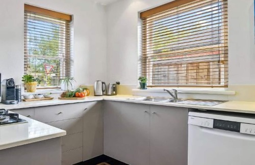 Middle Park Appartement | A1 Art Deco 2 Bedroom Apt. Sleeps 5. Nimmo1