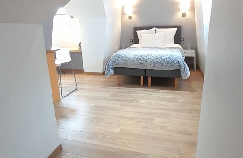 Villers-les-Ormes Lit Et Petit-Déjeuner | A1: chambre double au domaine de Treuillaud avec piscine