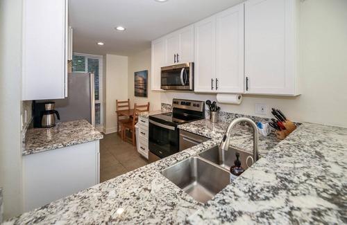 Oceanside Copropriété | A17 North Coast Village Amazing Beach Access! Just steps to the ocean!