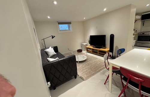 Waterloo Appartement | AAA location. Best location in Waterloo. Private Larger Bedroom A