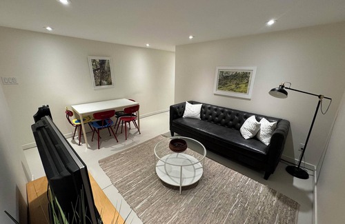 Waterloo Appartement | AAA location. Best location in Waterloo. Private Larger Bedroom A