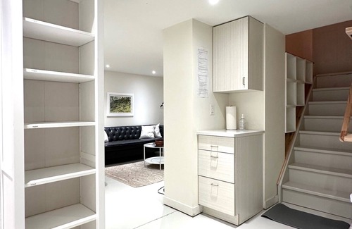 Waterloo Appartement | AAA location. Best location in Waterloo. Private Larger Bedroom A