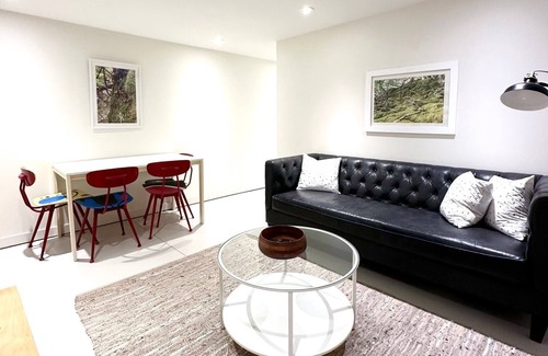 Waterloo Appartement | AAA location. Best location in Waterloo. Private Larger Bedroom A