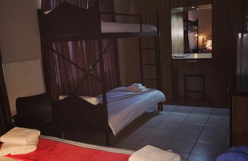 Mookgopong Maison | AAA Rose Garden Guesthouse