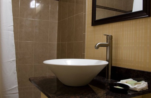 Niagara Falls Hôtel | AAshram Hotel by Niagara River