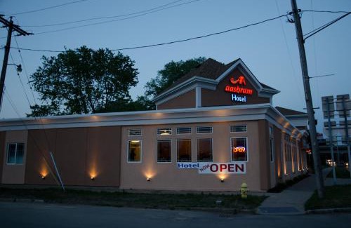 Niagara Falls Hôtel | Aashram Hotel by Niagara River