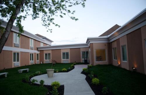 Niagara Falls Hôtel | Aashram Hotel by Niagara River