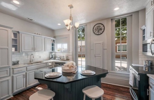 Government Hill Maison | AAV Home Unit A-New!Adorable 2BR Near Fort Sam/Pearl/DT
