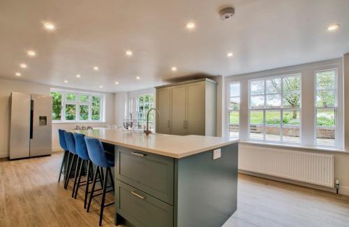 Saffron Walden Maison | Abbey House by Group Retreats