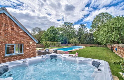 Saffron Walden Maison | Abbey House by Group Retreats