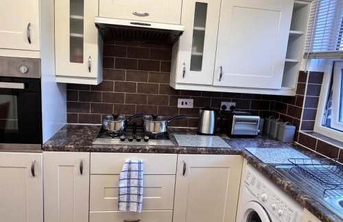 Thamesmead East Appartement | Abbey Wood Serviced Apartment 3BRH Free Wi-Fi Parking Tea and Coffee