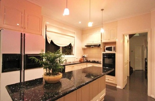 Abbotsford Maison | Abbotsford Private Rooms & Pods - 15 Charles Homestay