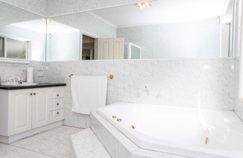 Abbotsford Maison | Abbotsford Private Rooms & Pods - 15 Charles Homestay