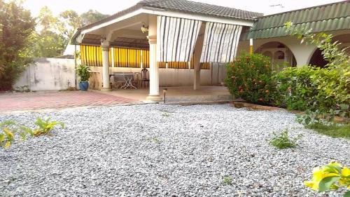 Kota Bharu Maison | AbgZul Homestay