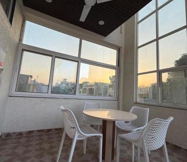 Mansarovar Maison | Abhinandan Homestay