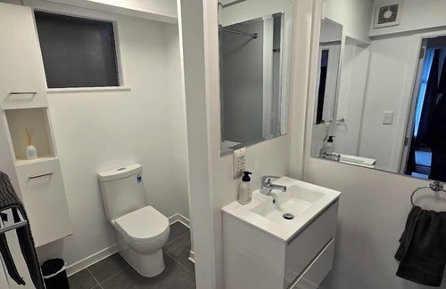 Miramar Appartement | Abode for Two (and a Few Paws!)