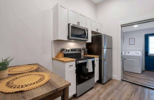 Wichita Maison | Abode II - Cheerful 1 Bed Duplex