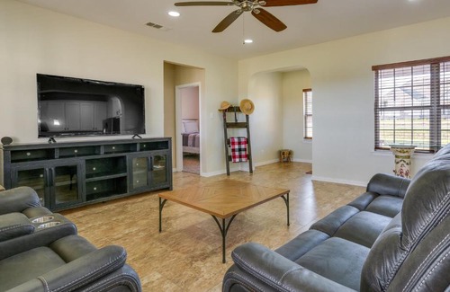 McKinney Maison | about 10 Mi to Dtwn McKinney Home with Patio and Yard