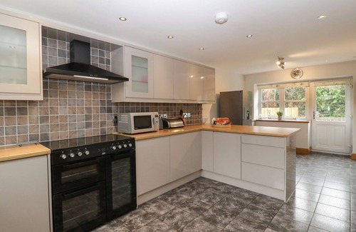 Parkend Cottage | ABOUT TIME COTTAGE, pet friendly, with a garden in Parkend