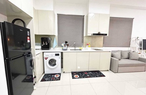 Taman Bukit Mewah Copropriété | Above Paradigm Mall JB, up to 5 Pax, 1BR