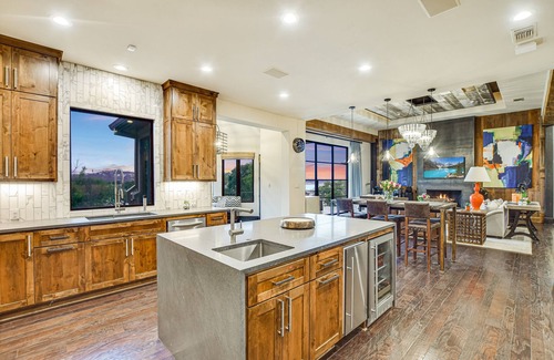 Lower Basin Lake Travis Maison | Free Night* I Above Sunset Point I Waterfront I Pool&Spa I Game Room I Dock