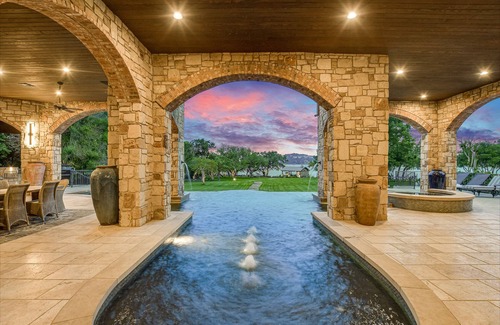 Lower Basin Lake Travis Maison | Free Night* I Above Sunset Point I Waterfront I Pool&Spa I Game Room I Dock