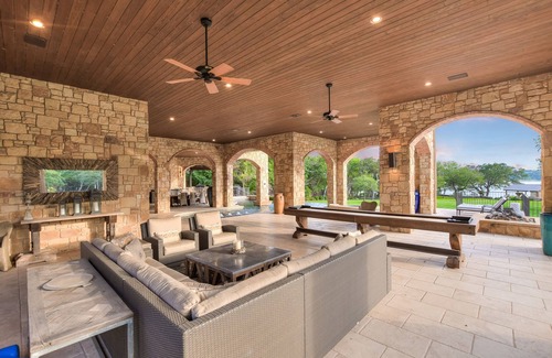 Lower Basin Lake Travis Maison | Free Night* I Above Sunset Point I Waterfront I Pool&Spa I Game Room I Dock