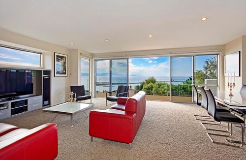 Stepneyville Maison | Above The Cut