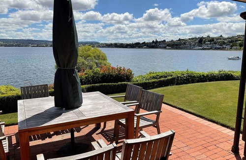 Two Mile Bay Appartement | FRONT DE LAC ABSOLU mais PRIVÉ