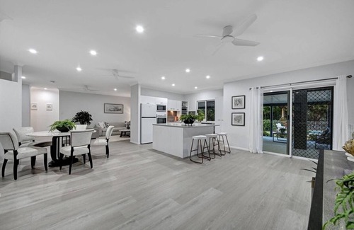 Bushland Beach Maison | Absolute beach front pool 5 bedrooms 2 living area outdoor entertainment area