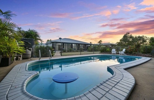 Bushland Beach Maison | Absolute beach front pool 5 bedrooms 2 living area outdoor entertainment area