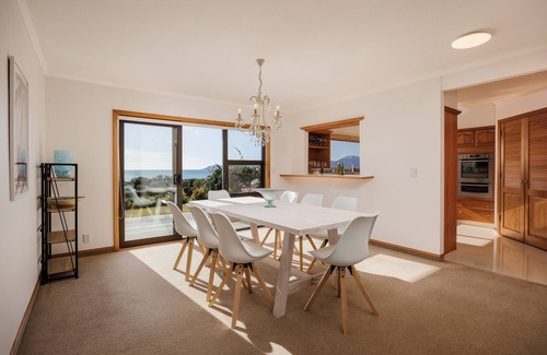 Raumati South Maison | Absolute Beach Front Luxury Home