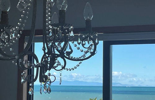 Raumati South Maison | Absolute Beach Front Luxury Home