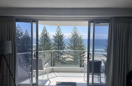 Miami Appartement | Absolute Beachfront Burleigh Heads. Large 2 bedroom 2 bath Apartment