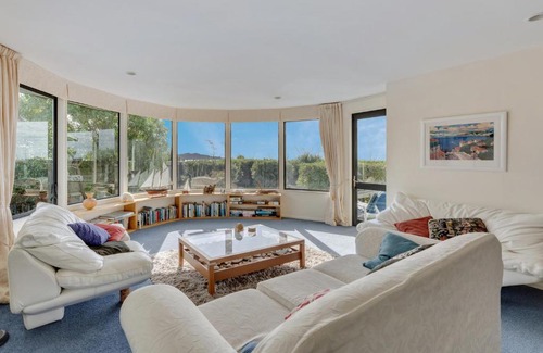Waikanae Maison | Absolute Beachfront Bliss - Waikanae Beach Holiday Home