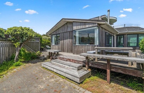 Waikanae Maison | Absolute Beachfront Bliss - Waikanae Beach Holiday Home