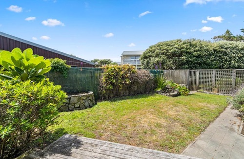 Waikanae Maison | Absolute Beachfront Bliss - Waikanae Beach Holiday Home