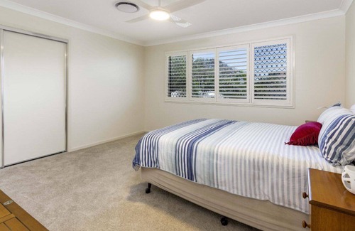 Beachmere Maison | Absolute Beachfront Holiday House