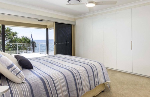 Beachmere Maison | Absolute Beachfront Holiday House