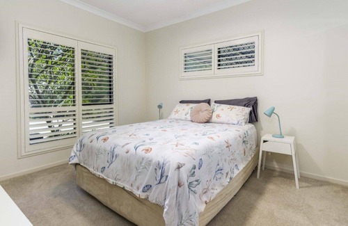 Beachmere Maison | Absolute Beachfront Holiday House