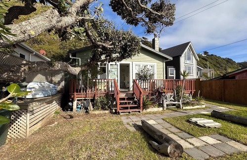 Pukerua Bay Maison | Absolute Beachfront Kiwi Bach