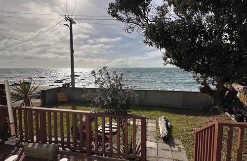 Pukerua Bay Maison | Absolute Beachfront Kiwi Bach